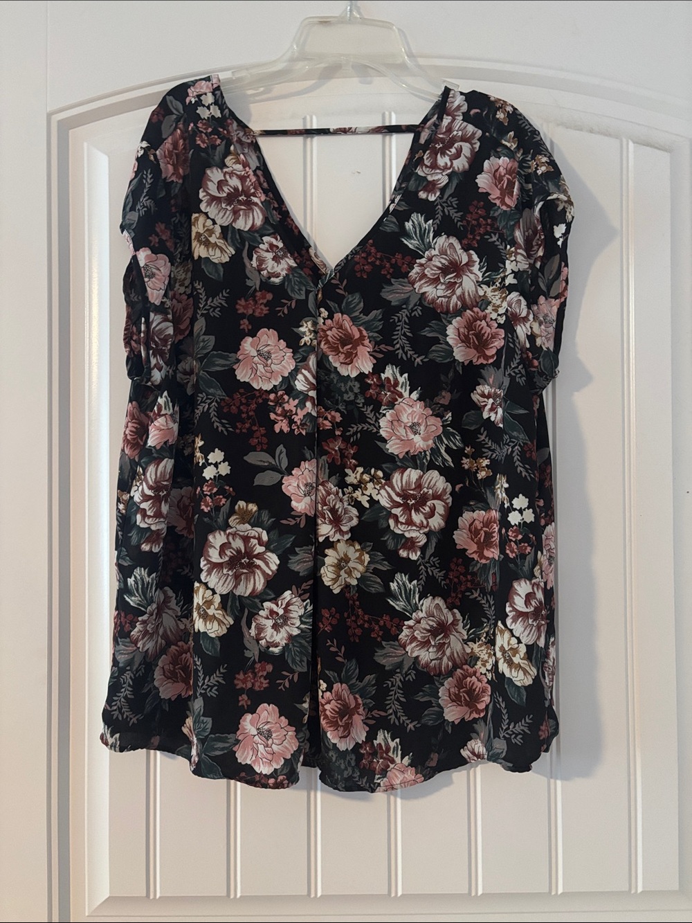 Floral V-Neck XL Short Sleeve Top - Black with Pink & Cream Flowers